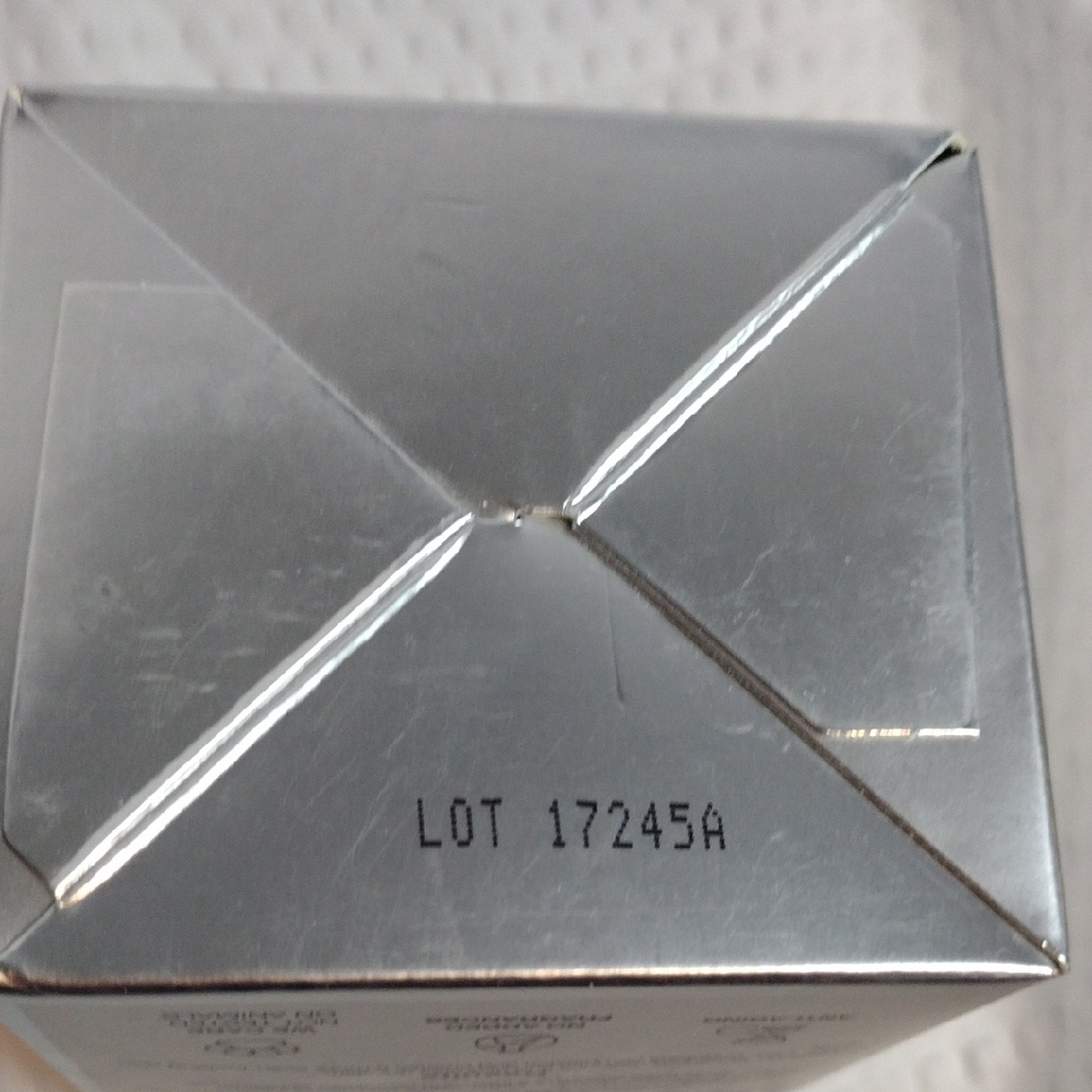 Progenix Professional Skin Care Vitamin C Brightening Day Cream - Picture 6 of 9